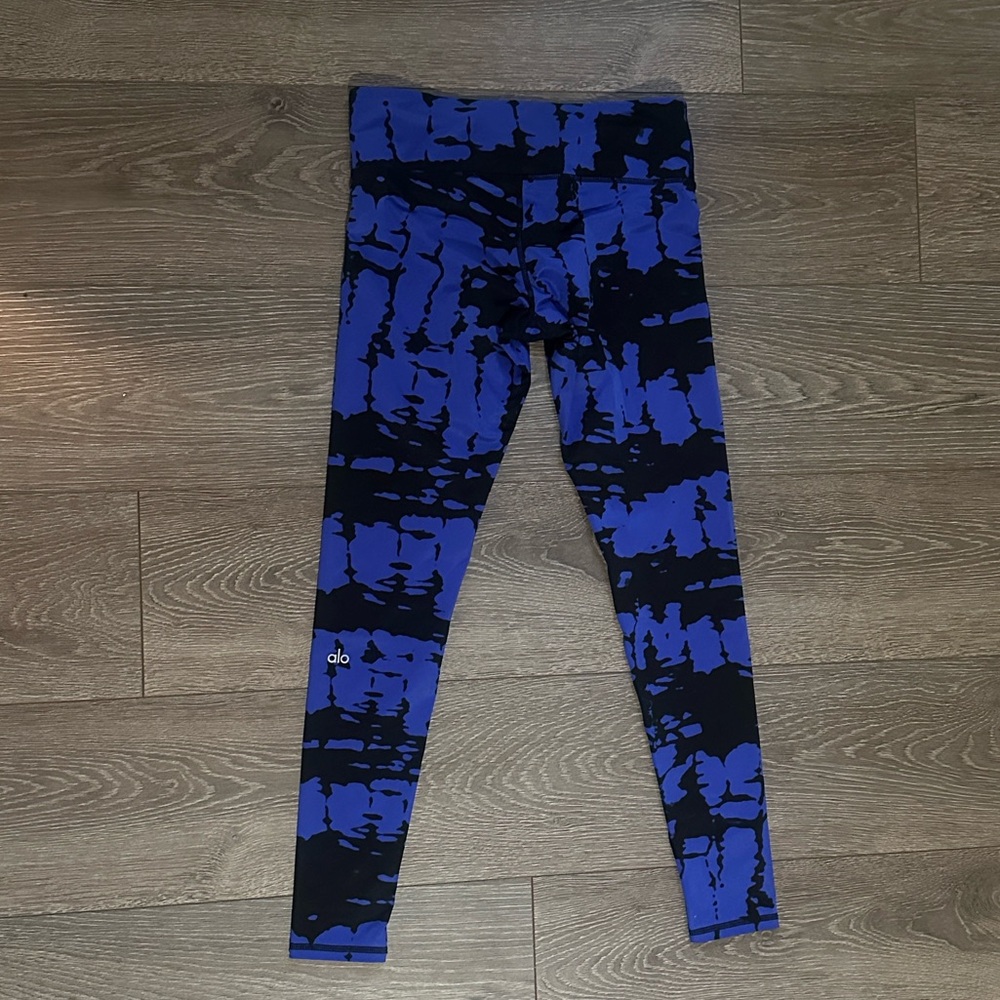 ALO Yoga Leggings in Blue and Black - Picture 3 of 8